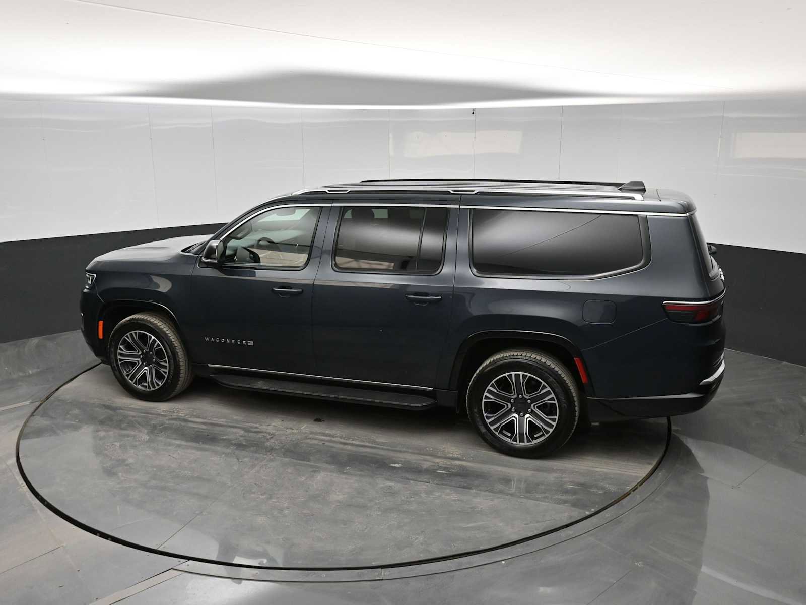 Used 2024 Jeep Wagoneer L Series II w/ Flexible Seating Group image 26