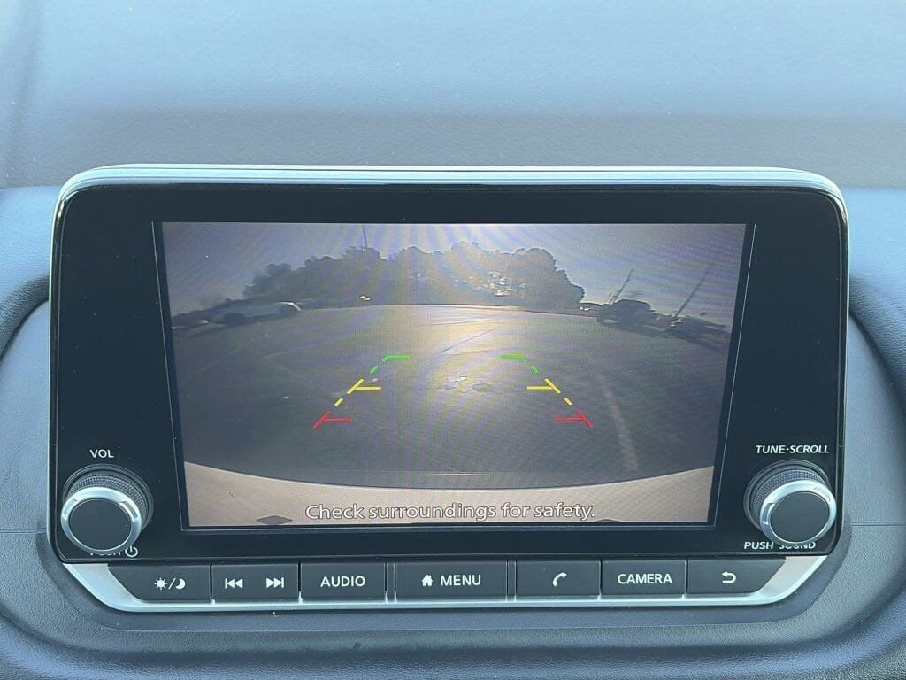 Used 2023 Nissan Rogue S image 12