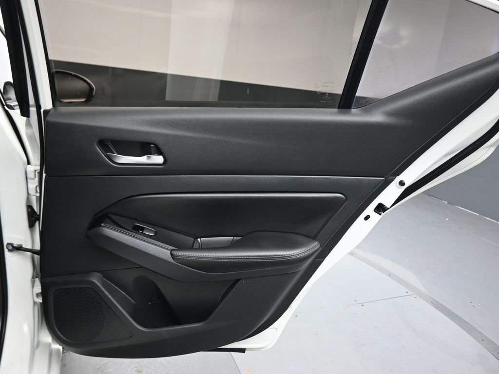 Used 2020 Nissan Altima 2.0 Platinum FWD image 35