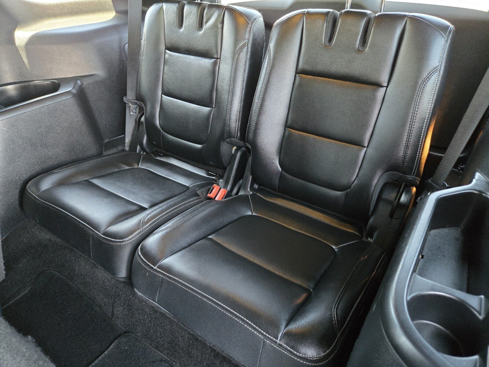 Used 2016 Ford Explorer Limited w/ Equipment Group 301A FWD image 11