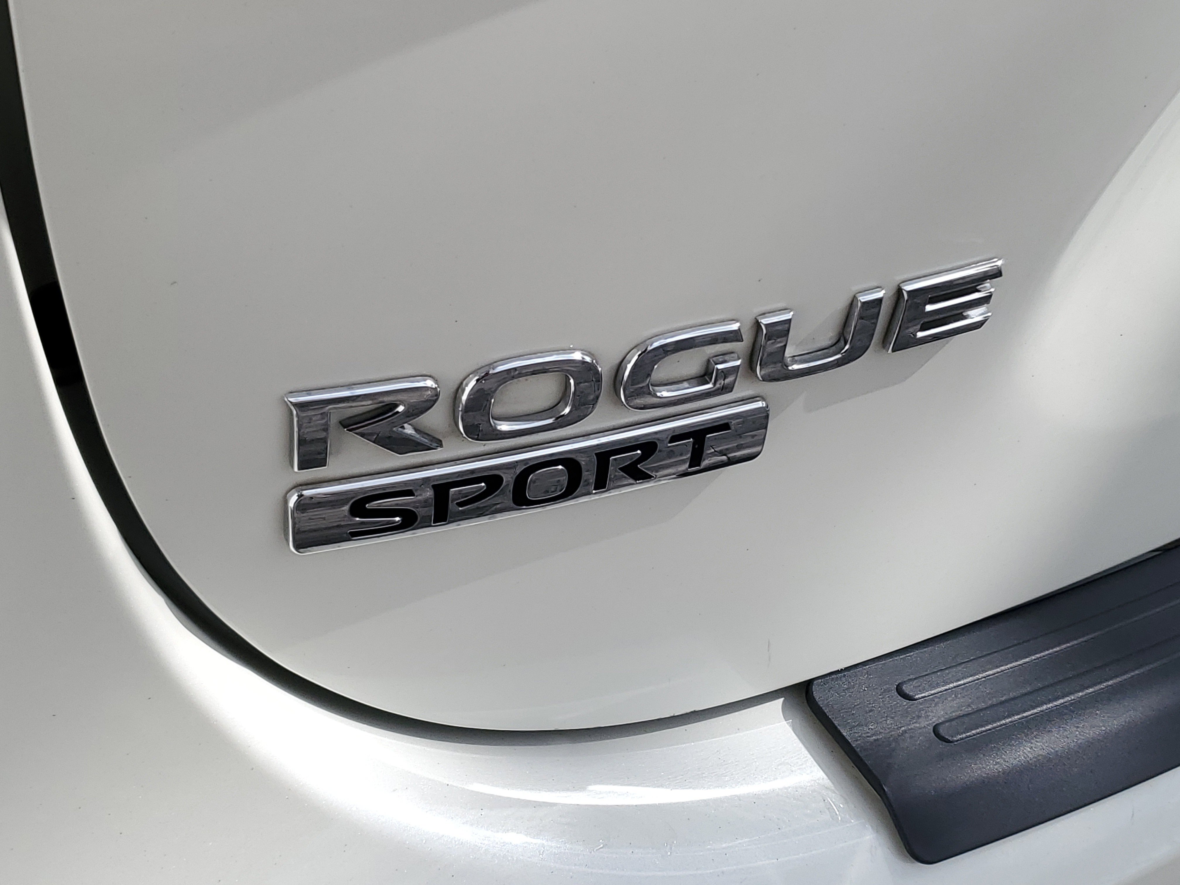 Used 2017 Nissan Rogue Sport SV w/ SV Premium Package image 6