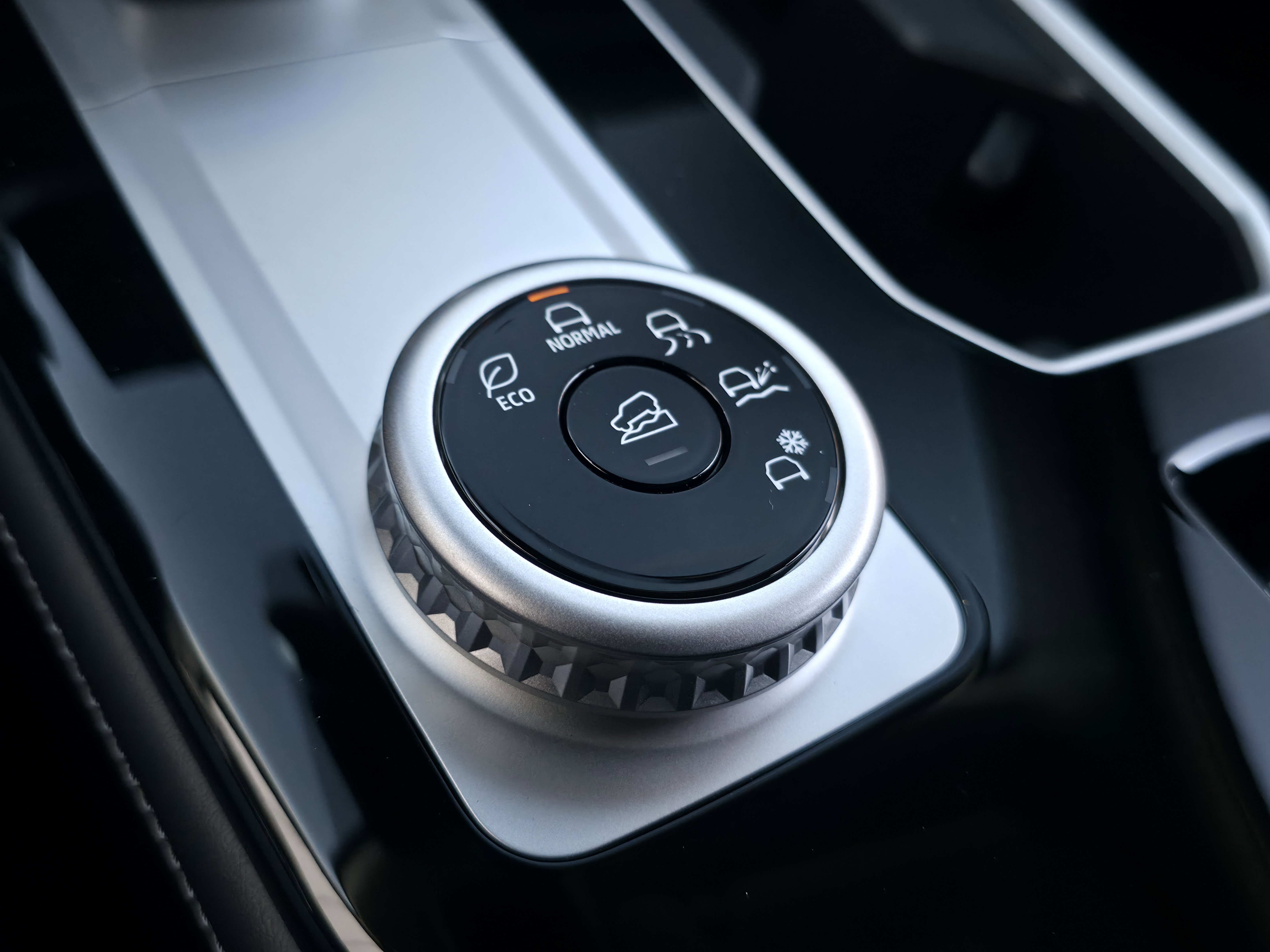 New 2025 Mitsubishi Outlander SE image 26