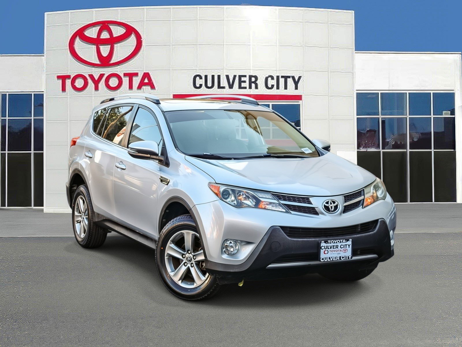 Used 2015 Toyota RAV4 XLE image 1
