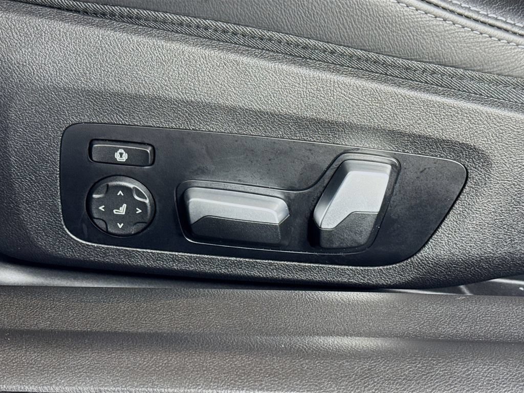 Used 2023 BMW M2 w/ Lighting Package RWD image 18