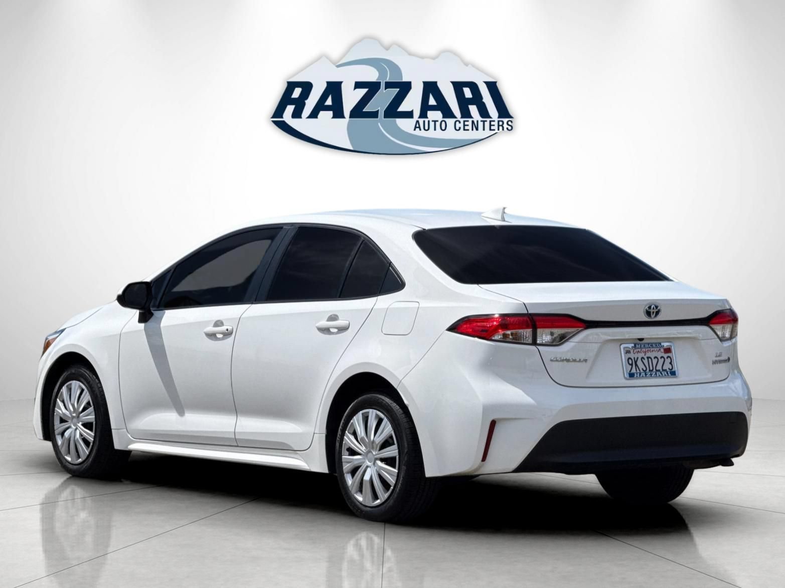 Used 2024 Toyota Corolla LE FWD image 5