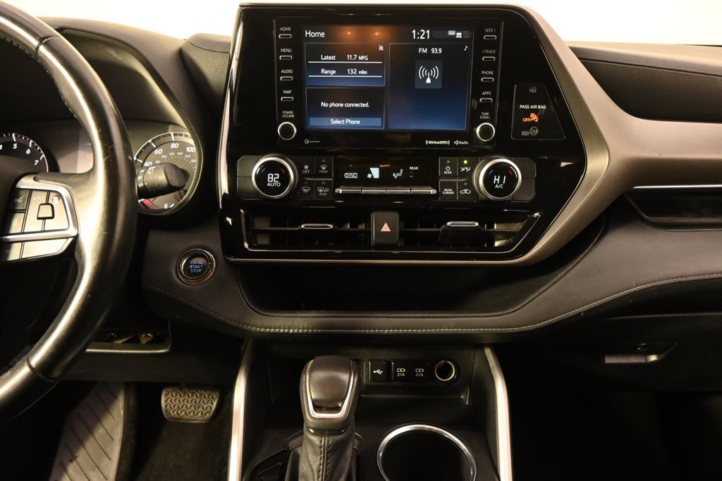 Used 2021 Toyota Highlander LE AWD/4WD image 27