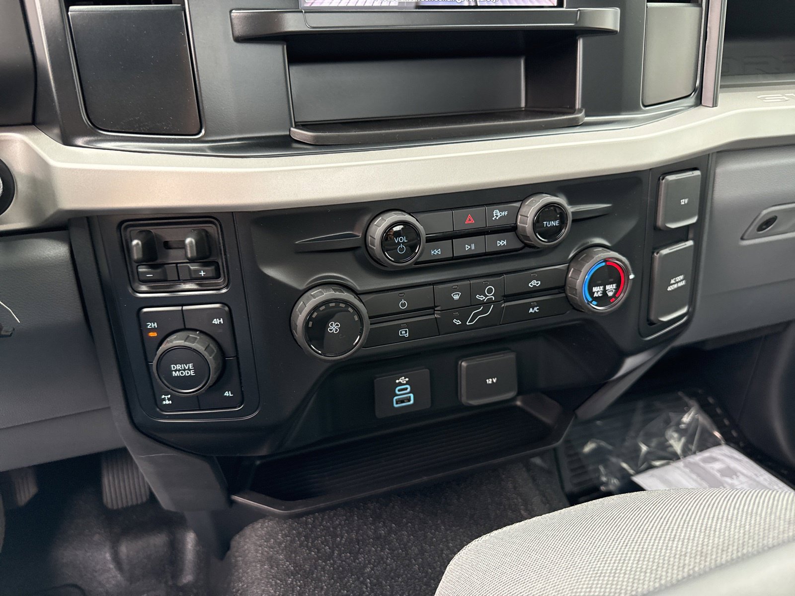 New 2026 Ford F250 XL w/ XL Off-Road Package AWD/4WD image 25