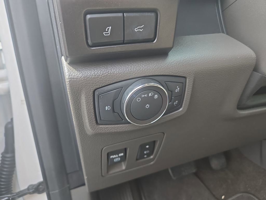 Used 2018 Ford Expedition Limited w/ Equipment Group 302A image 18