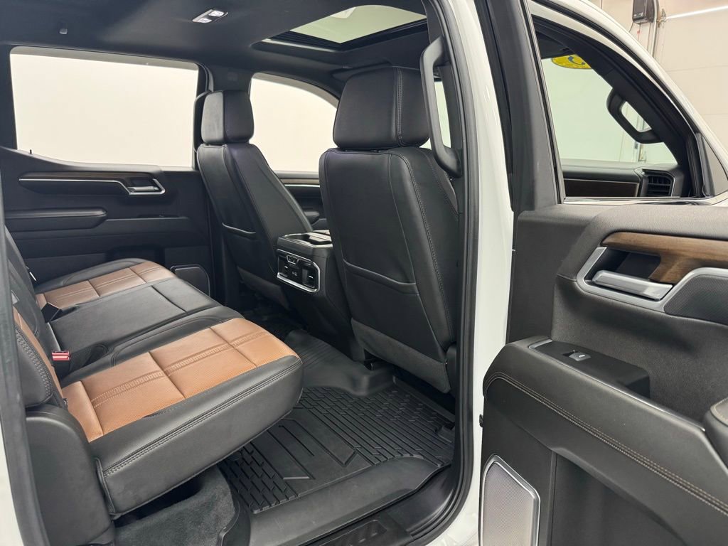 Used 2025 Chevrolet Silverado 1500 High Country w/ Technology Package AWD/4WD image 39