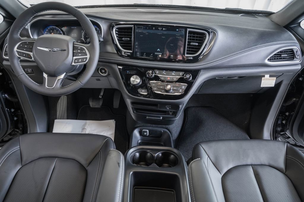 New 2026 Chrysler Pacifica Select image 18