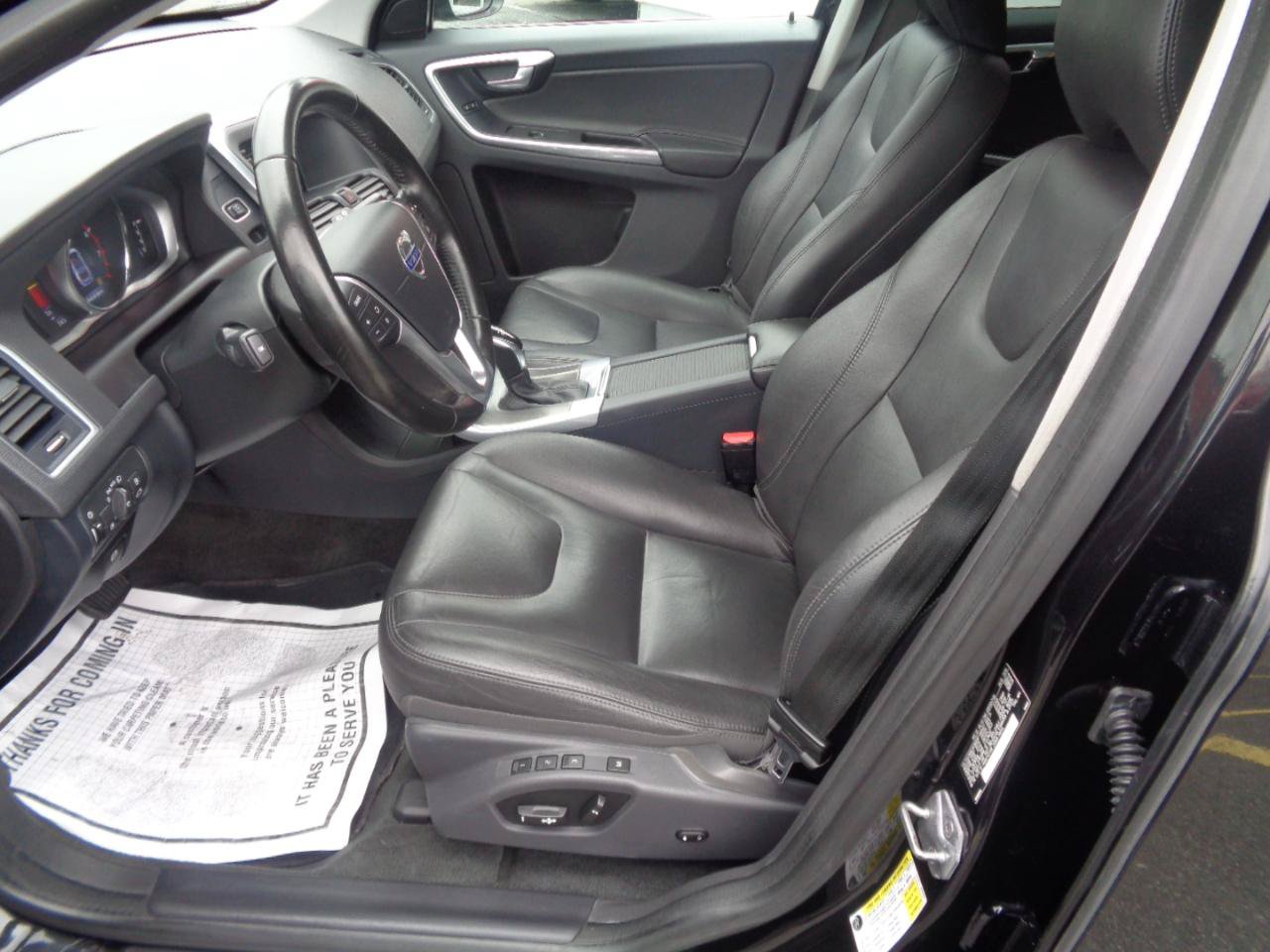 Used 2016 Volvo XC60 T6 w/ Proximity Package AWD/4WD image 5