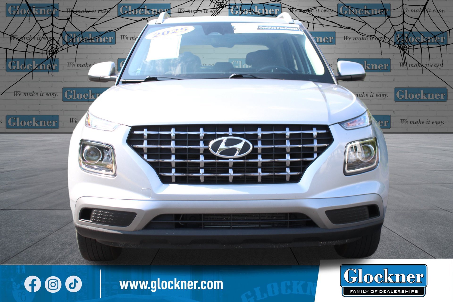 Used 2025 Hyundai Venue SEL FWD image 2