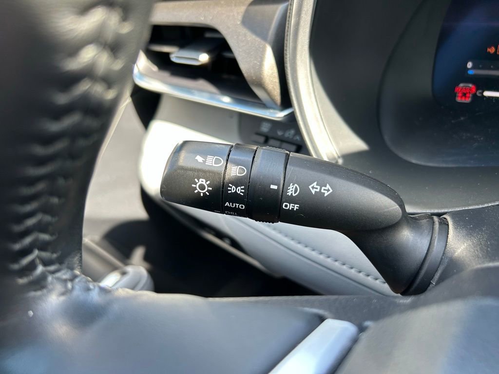 Used 2023 Toyota Highlander Limited AWD/4WD image 24