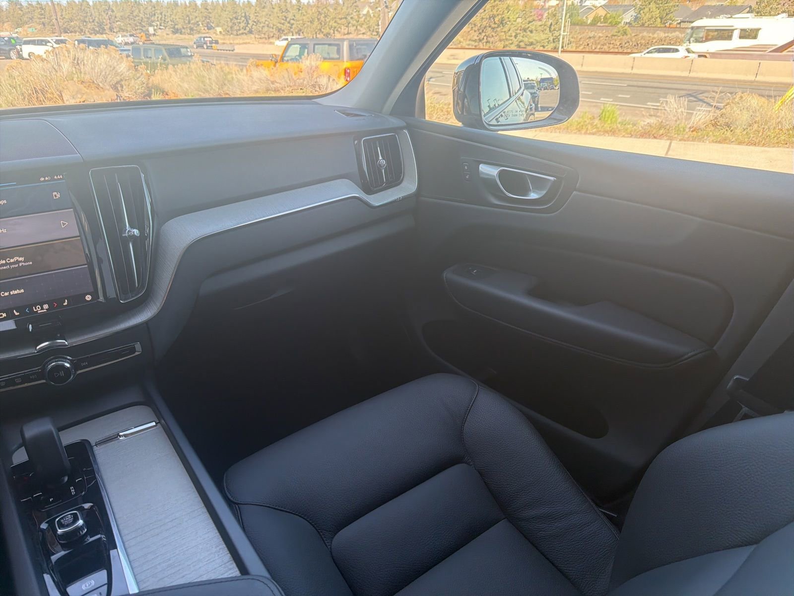 Used 2025 Volvo XC60 B5 Plus AWD/4WD image 13