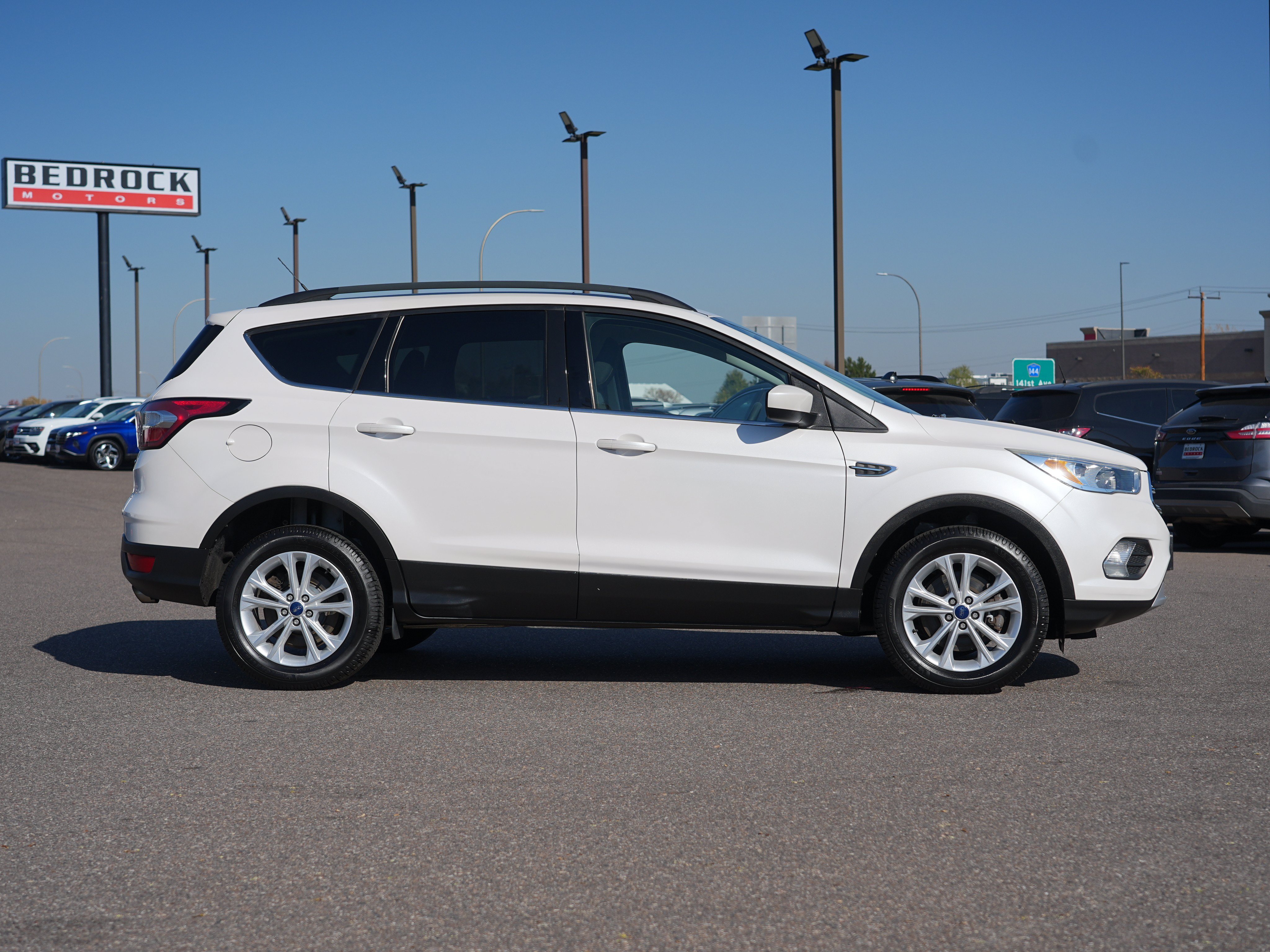 Used 2018 Ford Escape SE AWD/4WD image 2