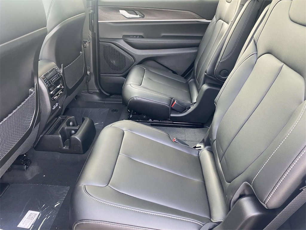 New 2025 Jeep Grand Cherokee L Limited image 10