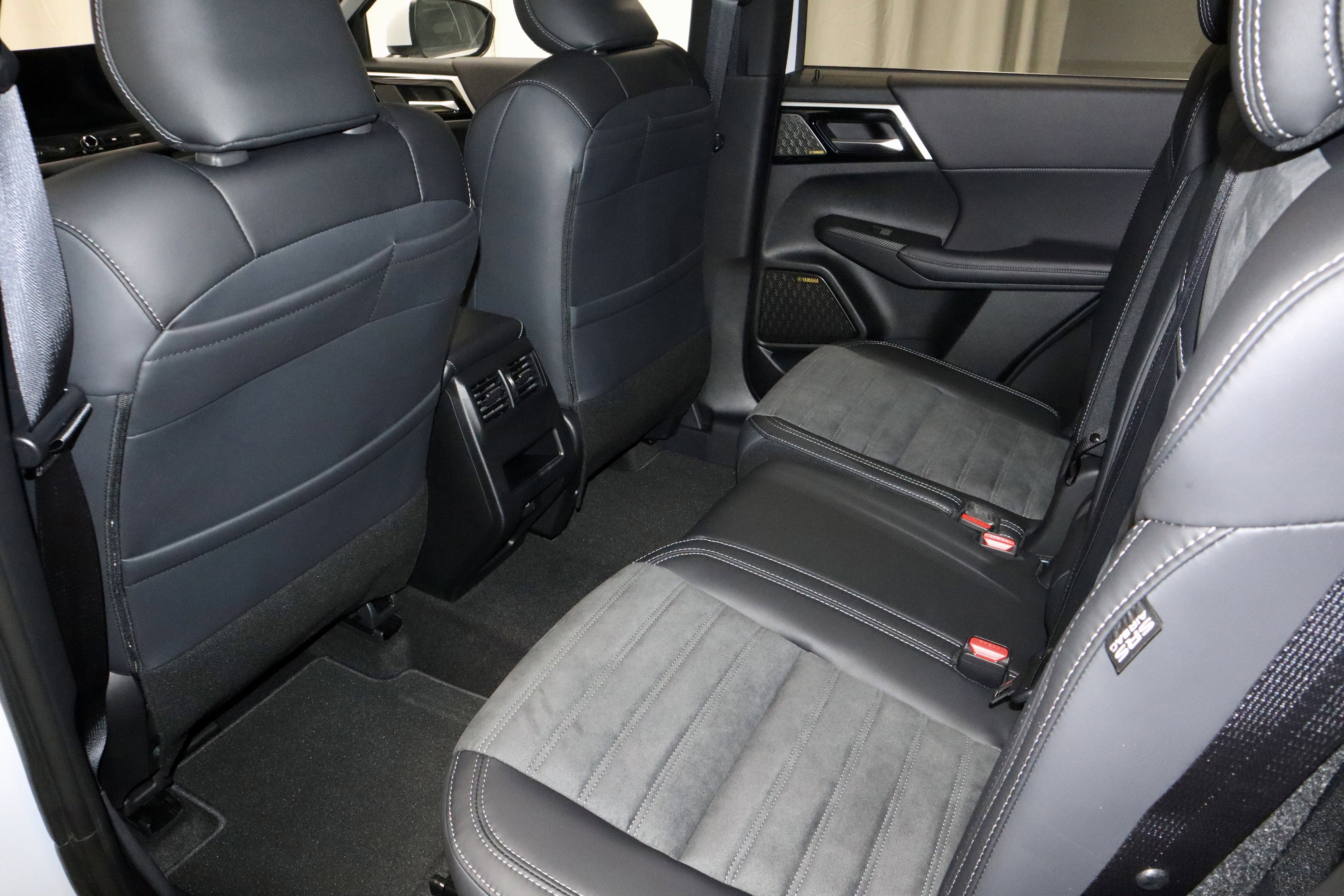 New 2026 Mitsubishi Outlander SE image 13