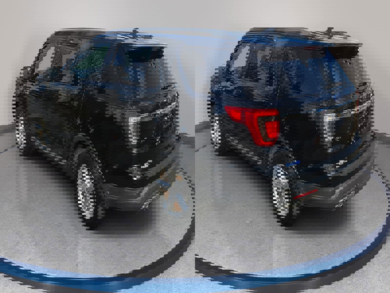 Used 2018 Ford Explorer XLT image 7