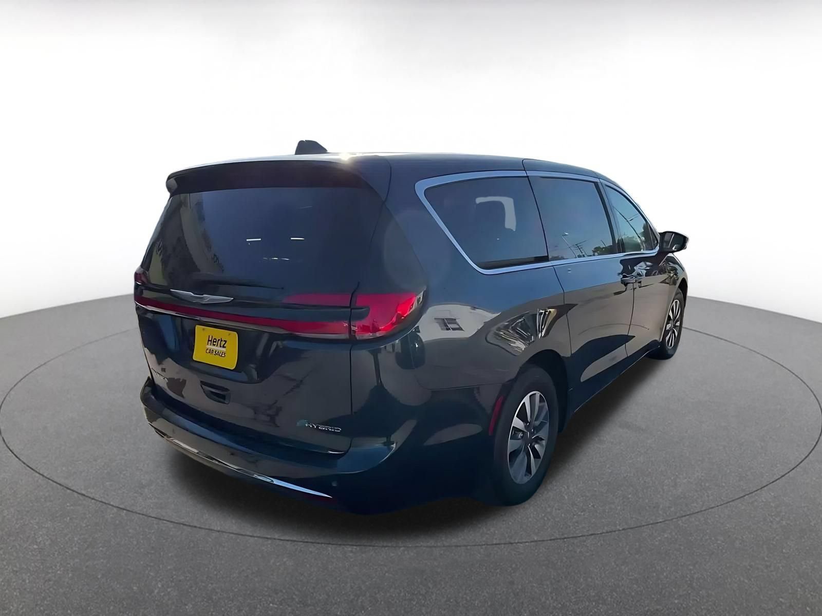 Used 2023 Chrysler Pacifica Touring-L FWD image 12