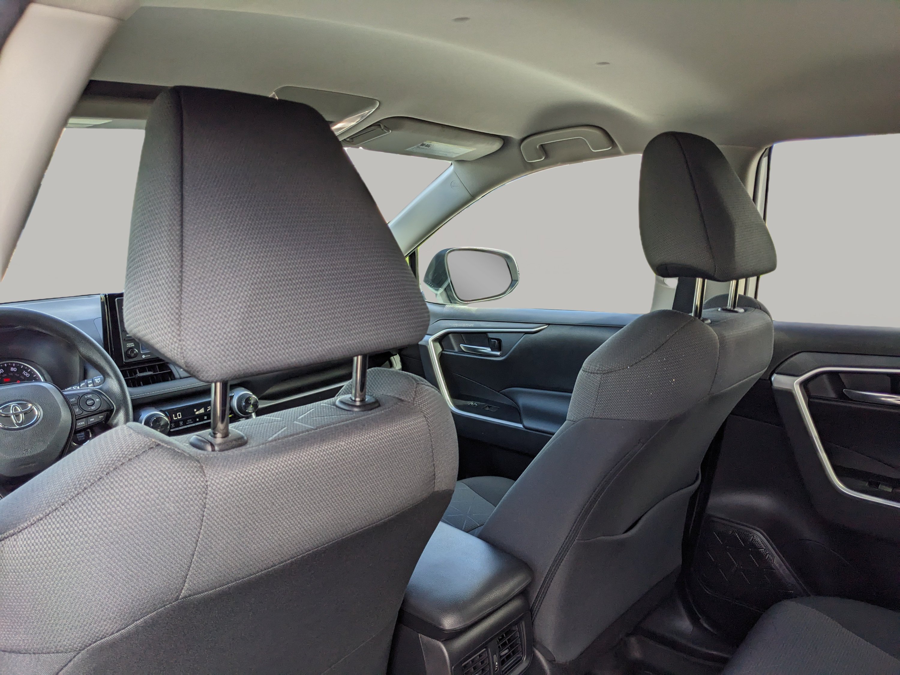 Used 2022 Toyota RAV4 XLE FWD image 17