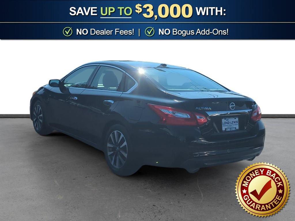 Used 2017 Nissan Altima 2.5 SV w/ Interior Lighting Package FWD image 4