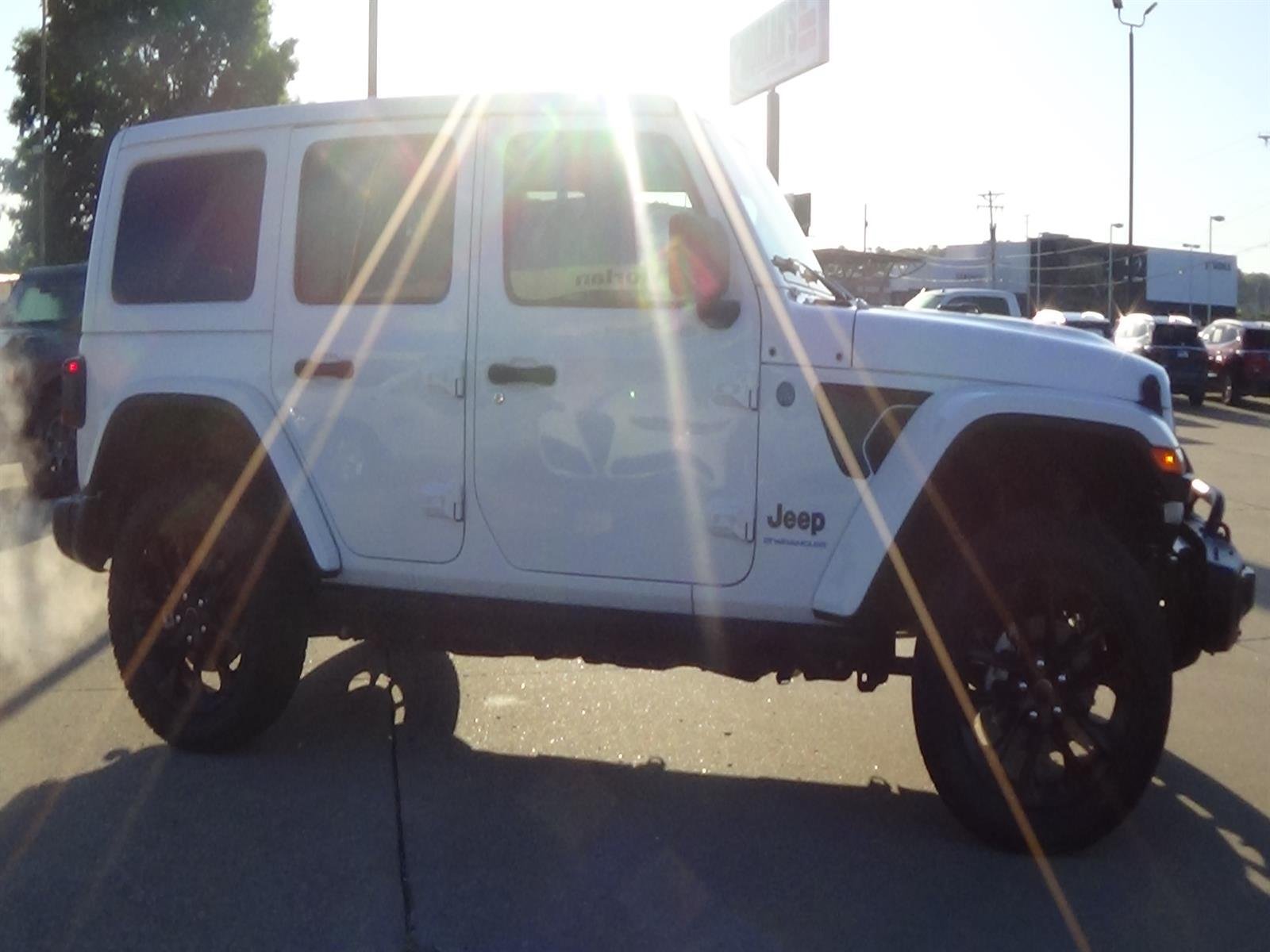 Used 2024 Jeep Wrangler Unlimited w/ Convenience Group AWD/4WD image 5