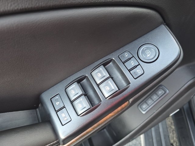 Used 2018 GMC Yukon Denali w/ Denali Ultimate Package AWD/4WD image 29