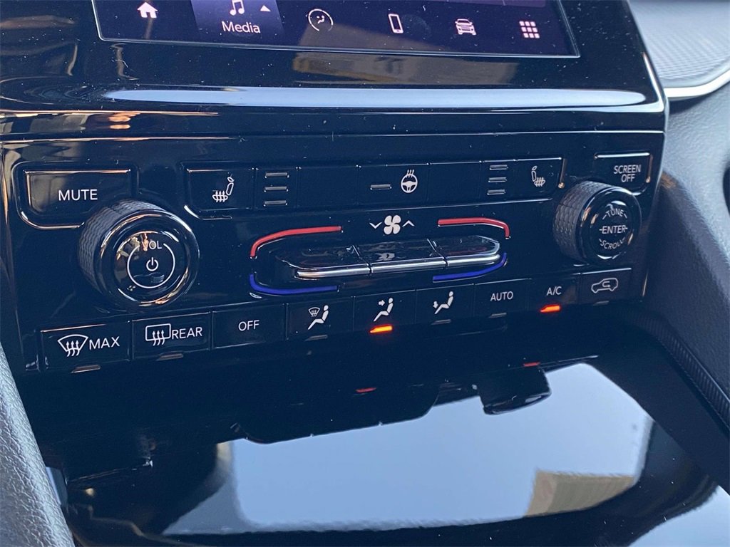 New 2025 Jeep Grand Cherokee L Laredo w/ Luxury Tech Group I image 18