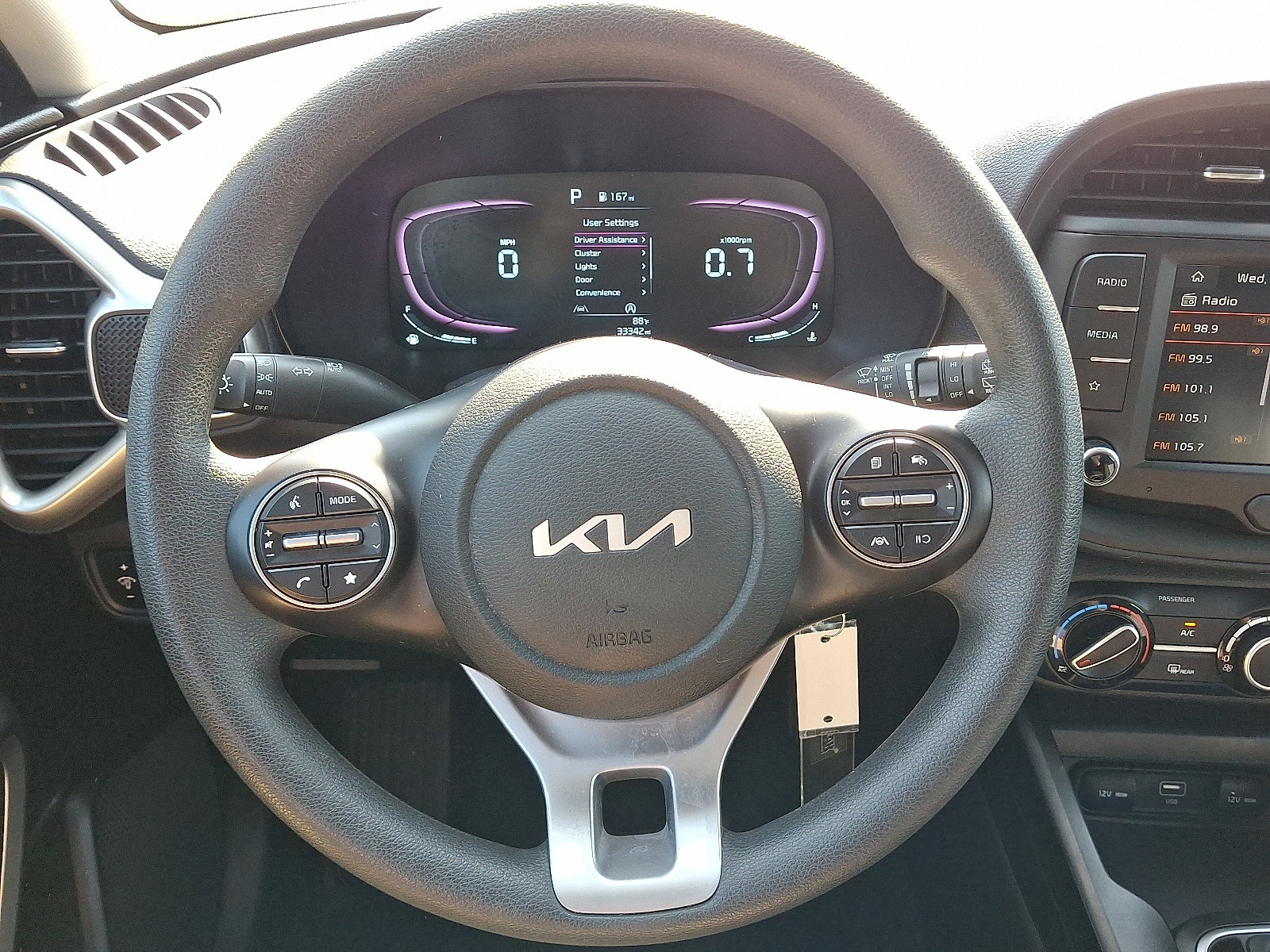 Used 2025 Kia Soul LX w/ LX Technology Package FWD image 19