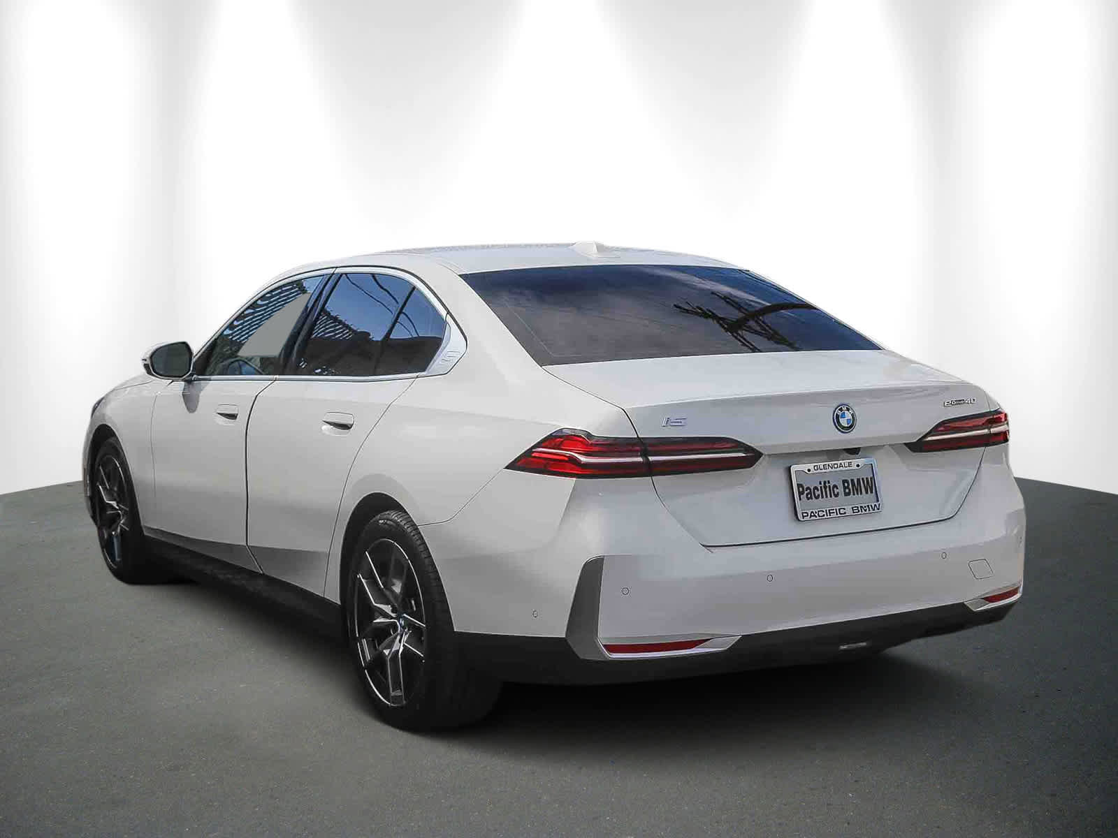 Used 2024 BMW i5 eDrive40i w/ M Sport Package image 4