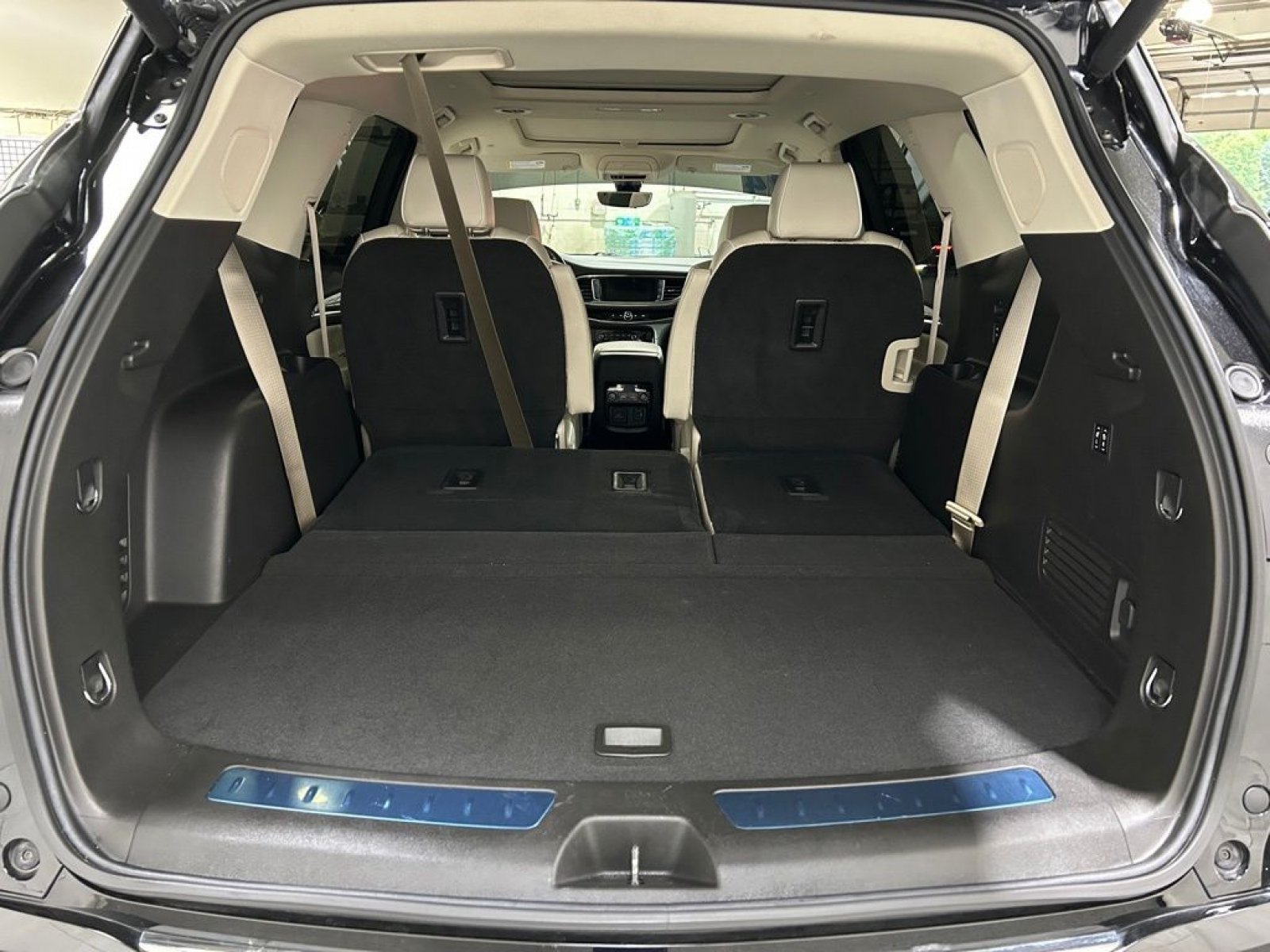 Used 2024 Buick Enclave Avenir w/ Avenir Technology Package FWD image 29