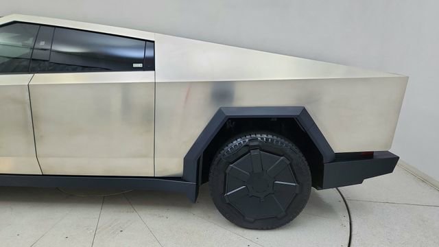 Used 2024 Tesla Cybertruck AWD Crew Cab image 10