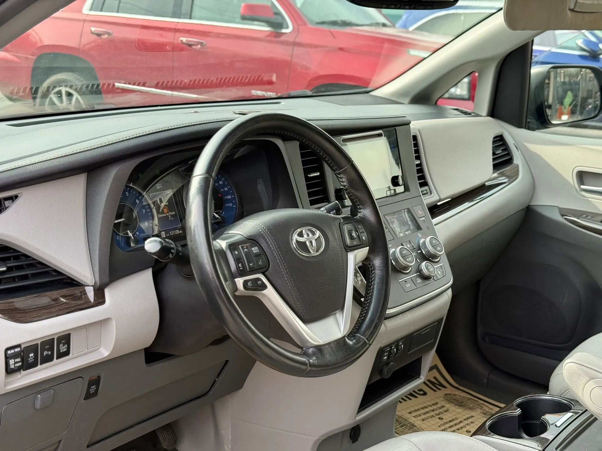 Used 2015 Toyota Sienna XLE w/ XLE Navigation Package AWD/4WD image 9