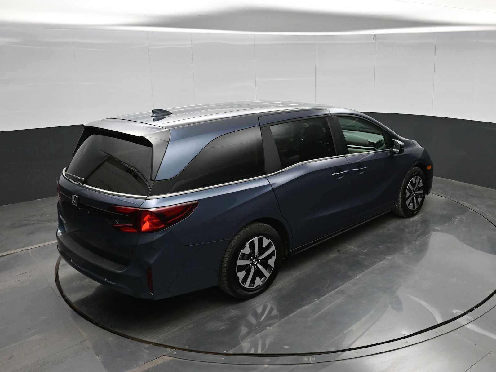 Used 2025 Honda Odyssey EX-L image 28