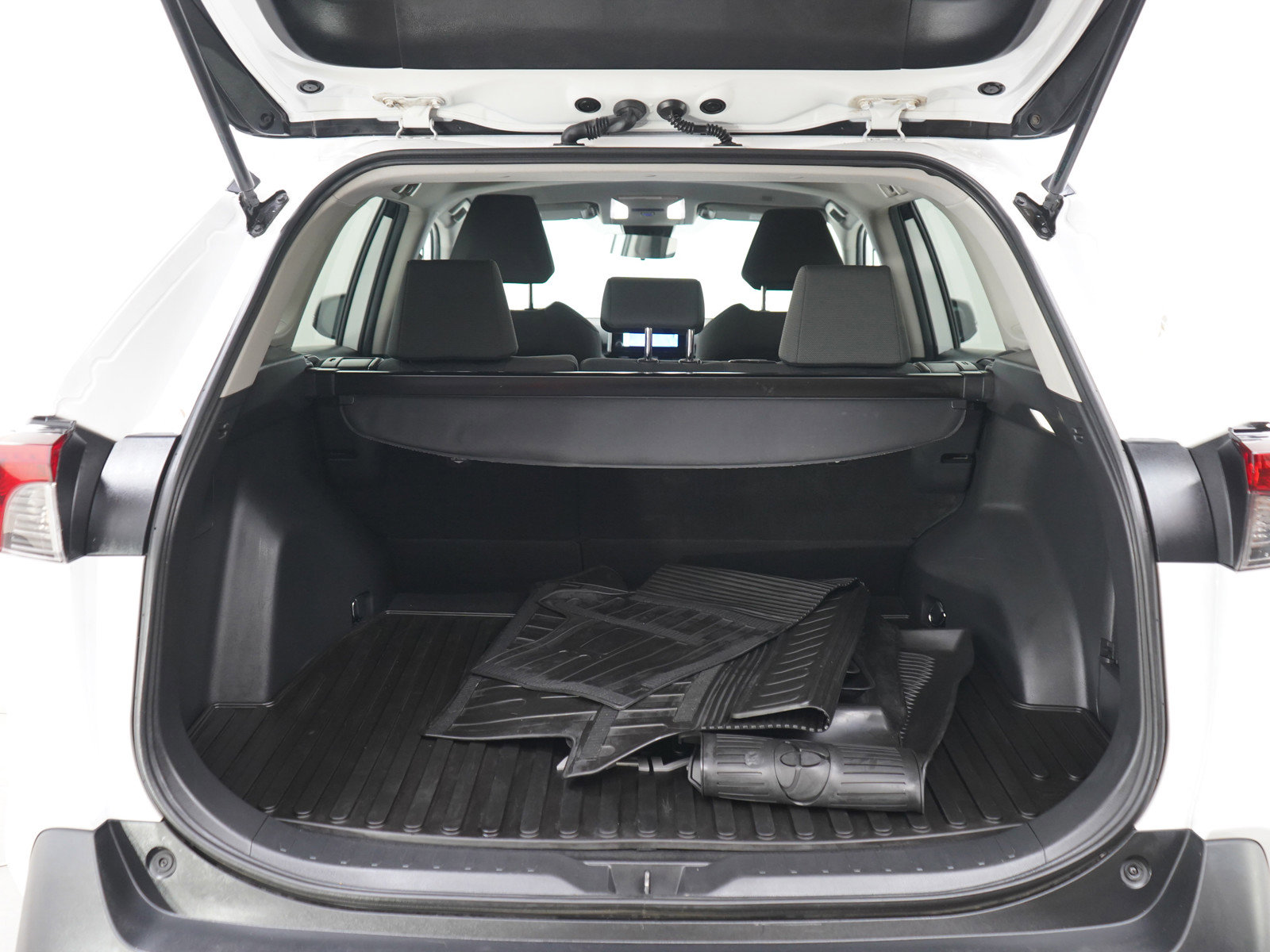 Used 2023 Toyota RAV4 XLE w/ Protection Package (TMS) AWD/4WD image 16