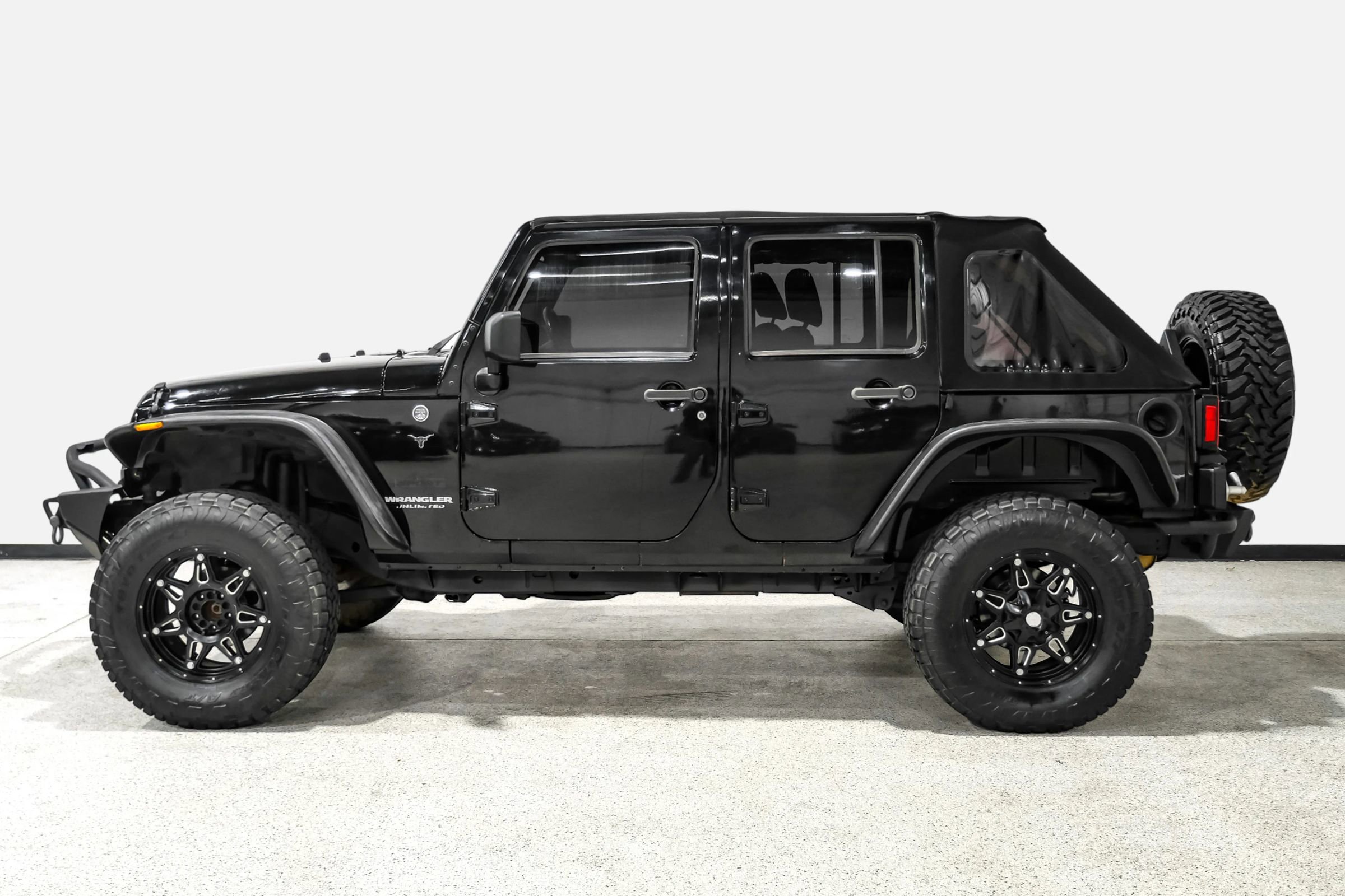 Used 2013 Jeep Wrangler Unlimited Sport AWD/4WD image 9