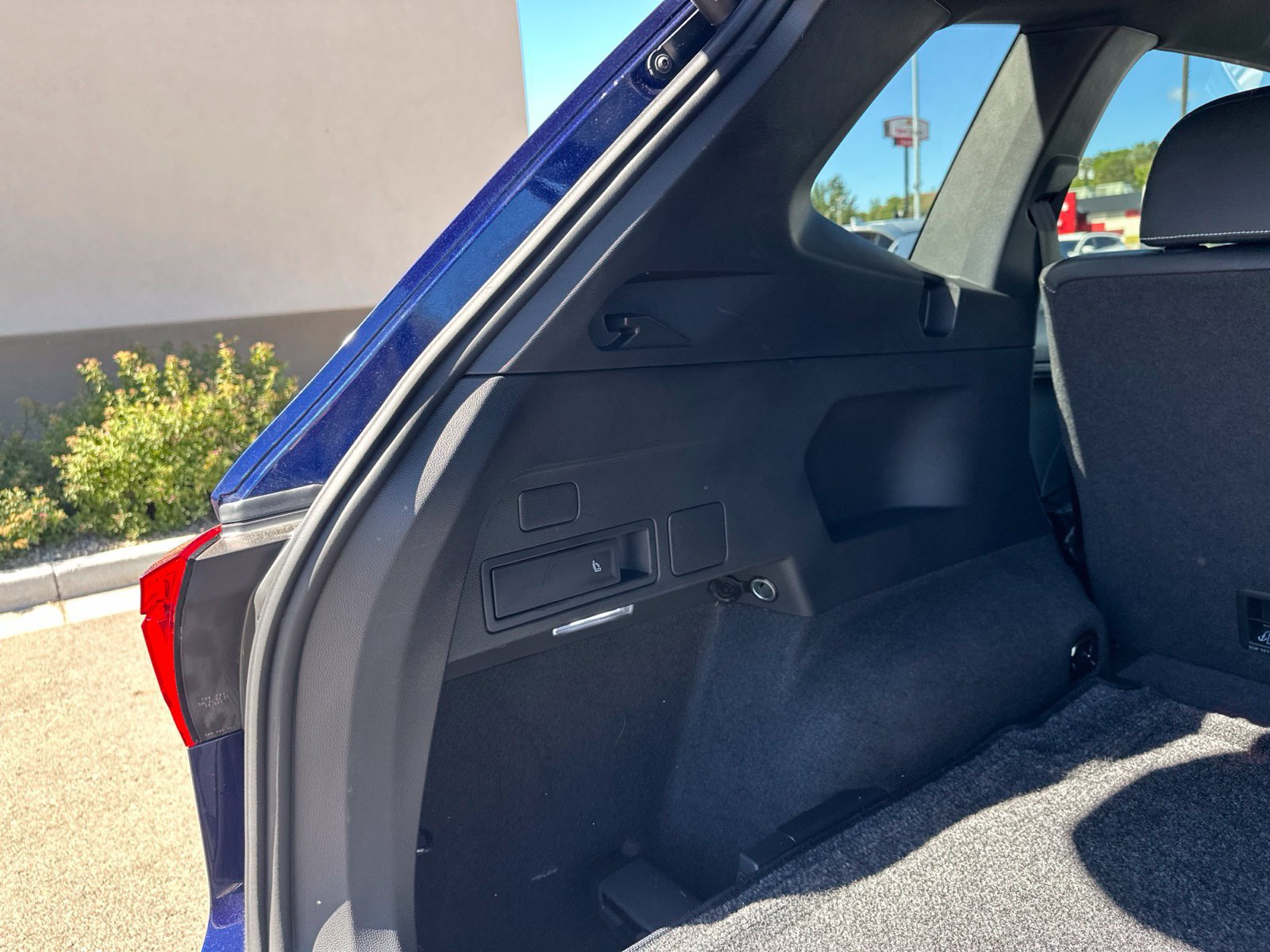 Certified 2024 Volkswagen Tiguan SEL R-Line w/ MDO Package, Two-Row AWD/4WD image 29