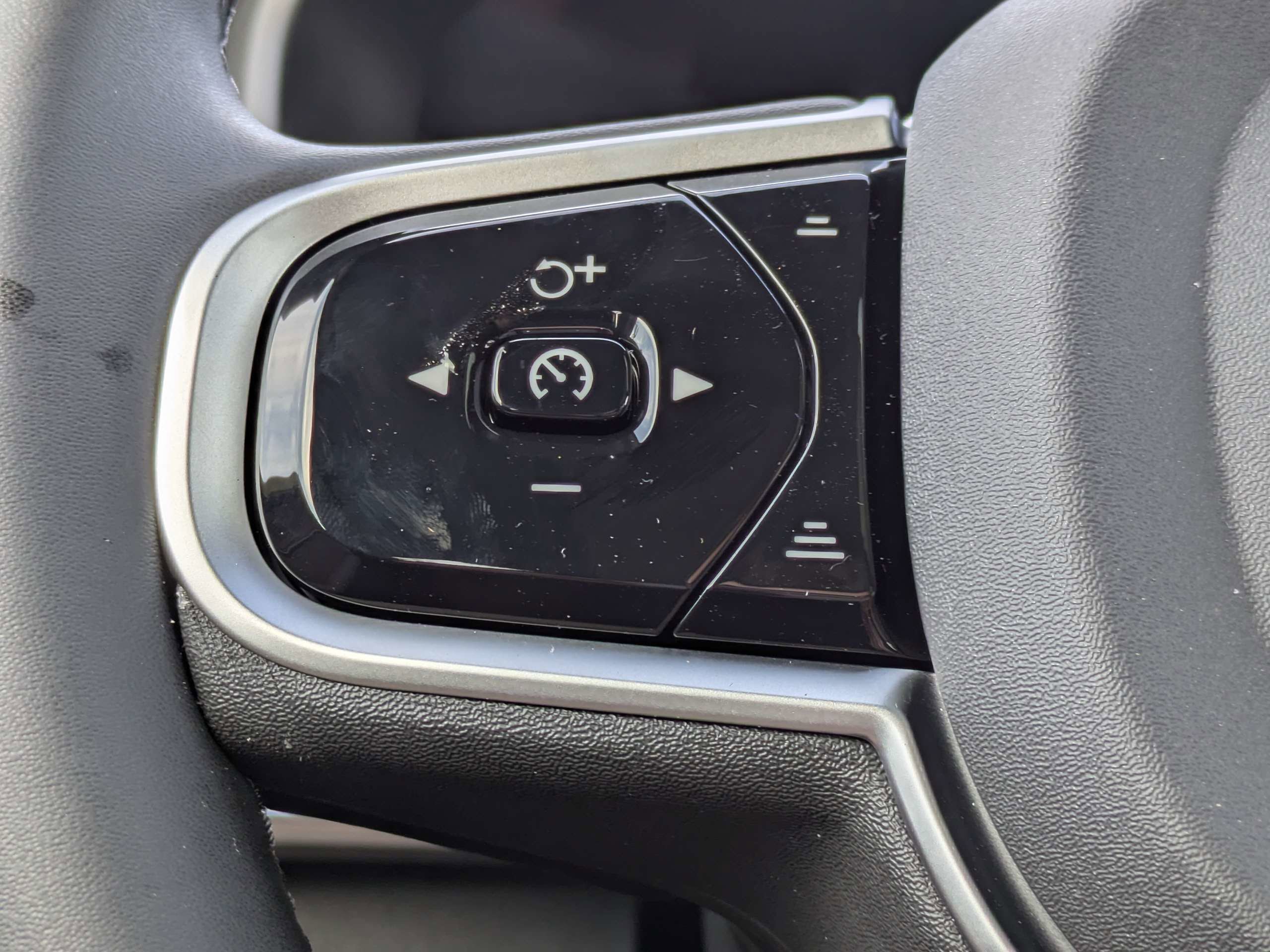 New 2026 Volvo XC90 B6 Plus w/ Protection Package Premier image 24
