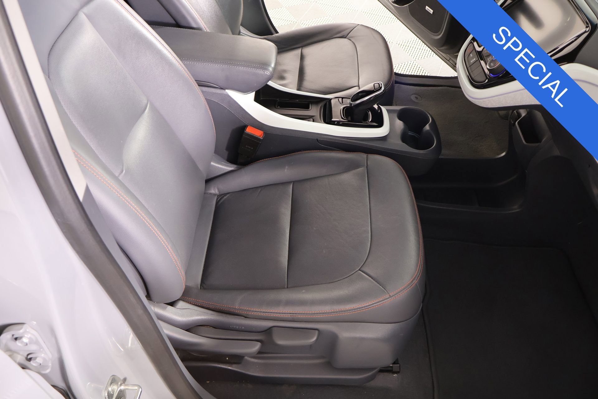 Used 2020 Chevrolet Bolt Premier w/ Infotainment Package image 13