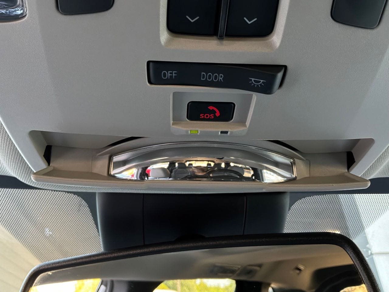 Used 2025 Toyota Sienna XLE FWD image 21