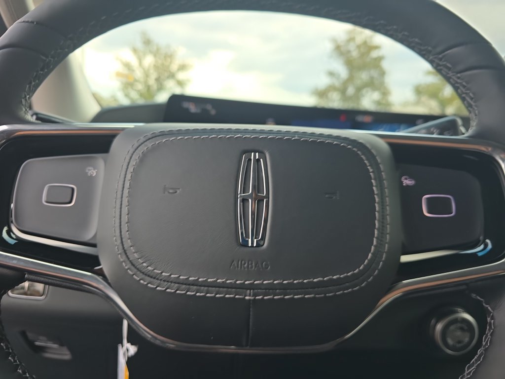 New 2027 Lincoln Navigator Premiere RWD image 23