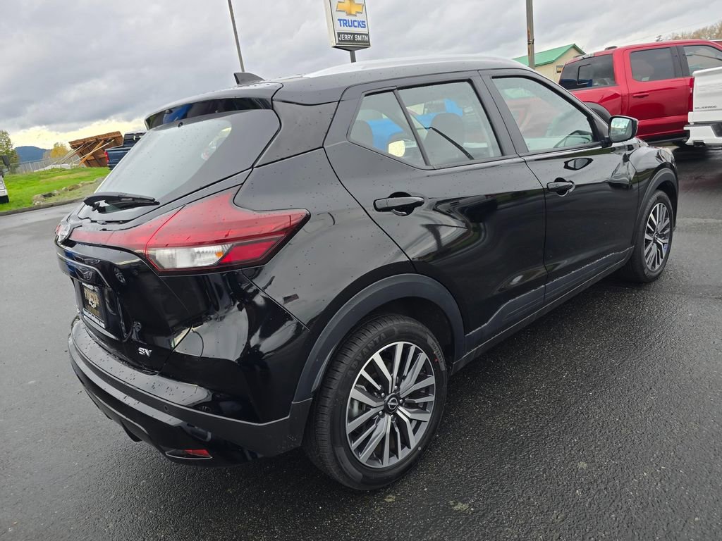 Used 2024 Nissan Kicks SV image 4