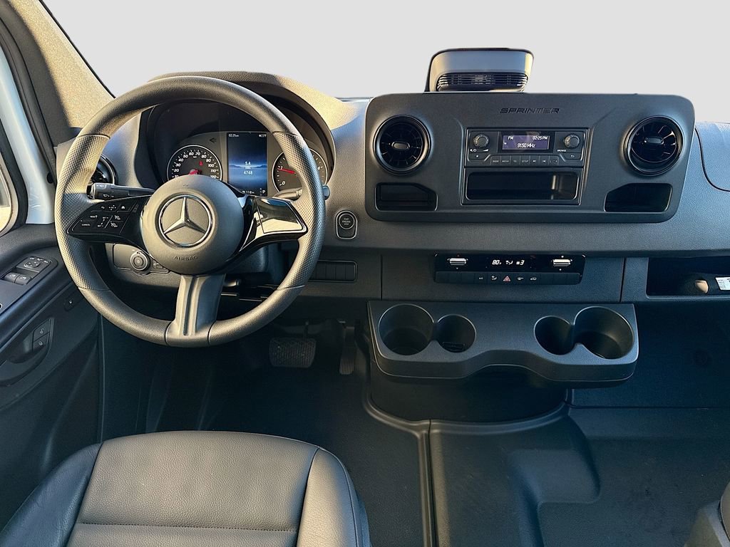Used 2025 Mercedes-Benz Sprinter 2500 image 21