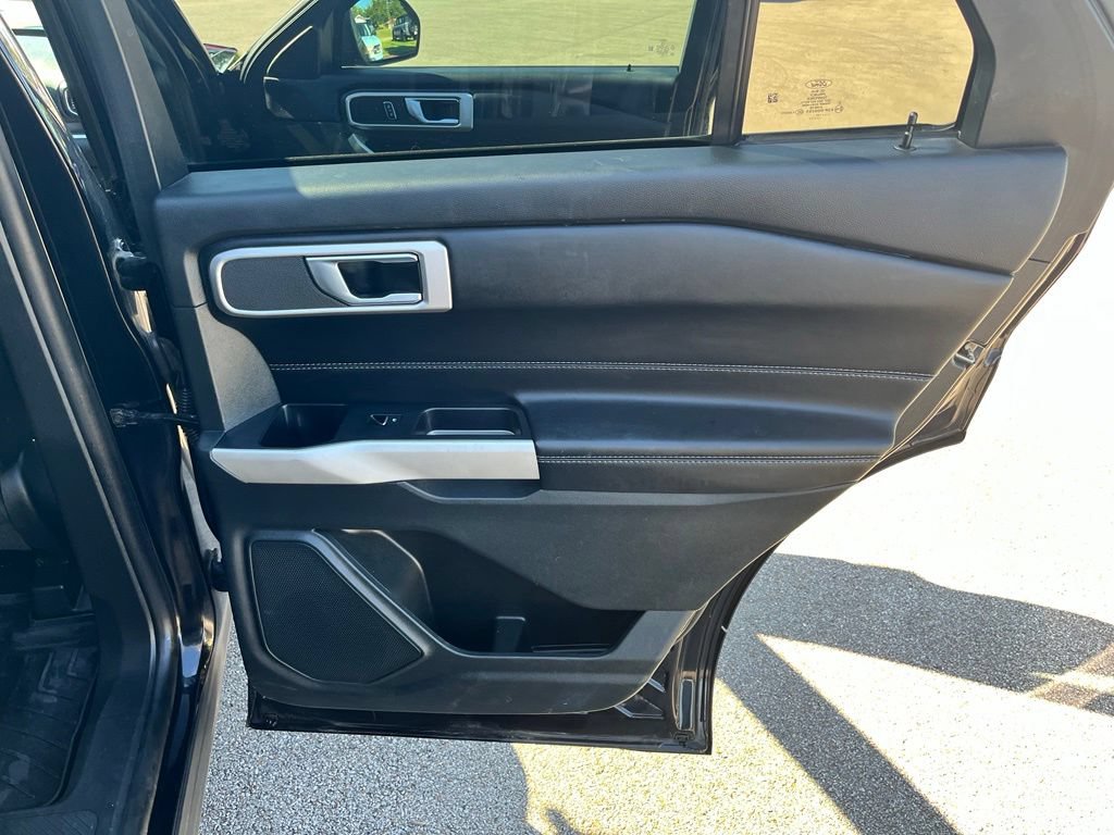 Used 2021 Ford Explorer XLT w/ Equipment Group 202A AWD/4WD image 9