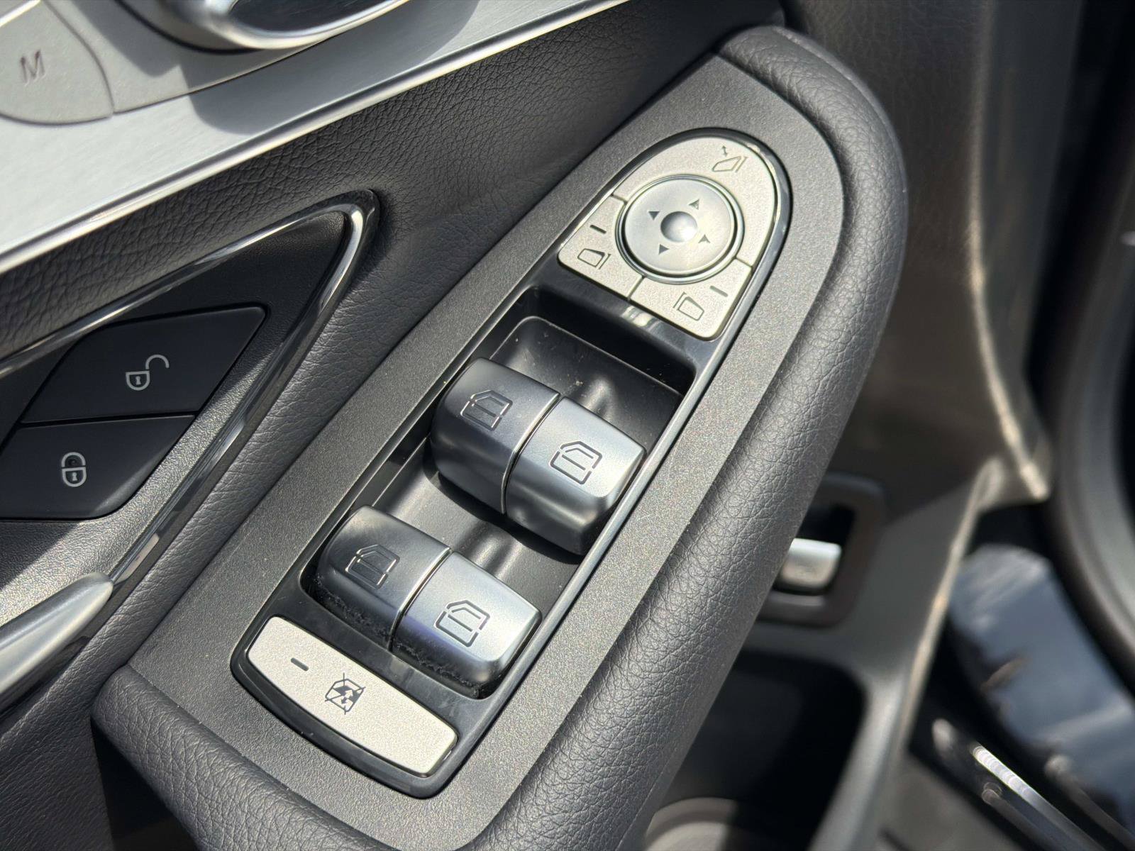 Certified 2022 Mercedes-Benz GLC 300 image 17