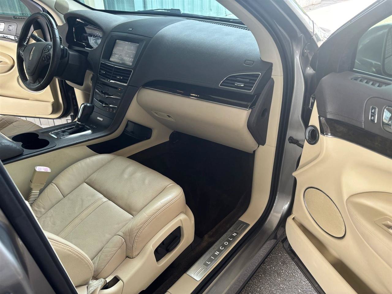 Used 2015 Lincoln MKT AWD w/ Equipment Group 201A image 10