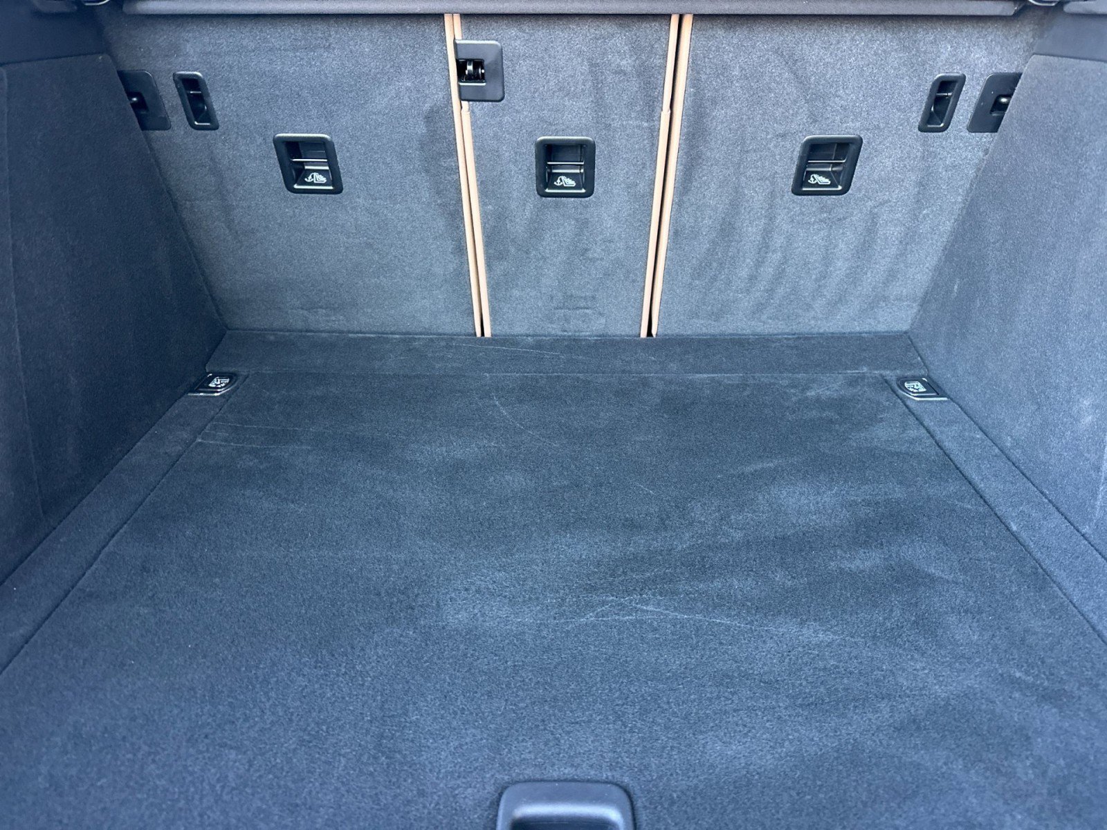 Used 2025 Porsche Macan image 15