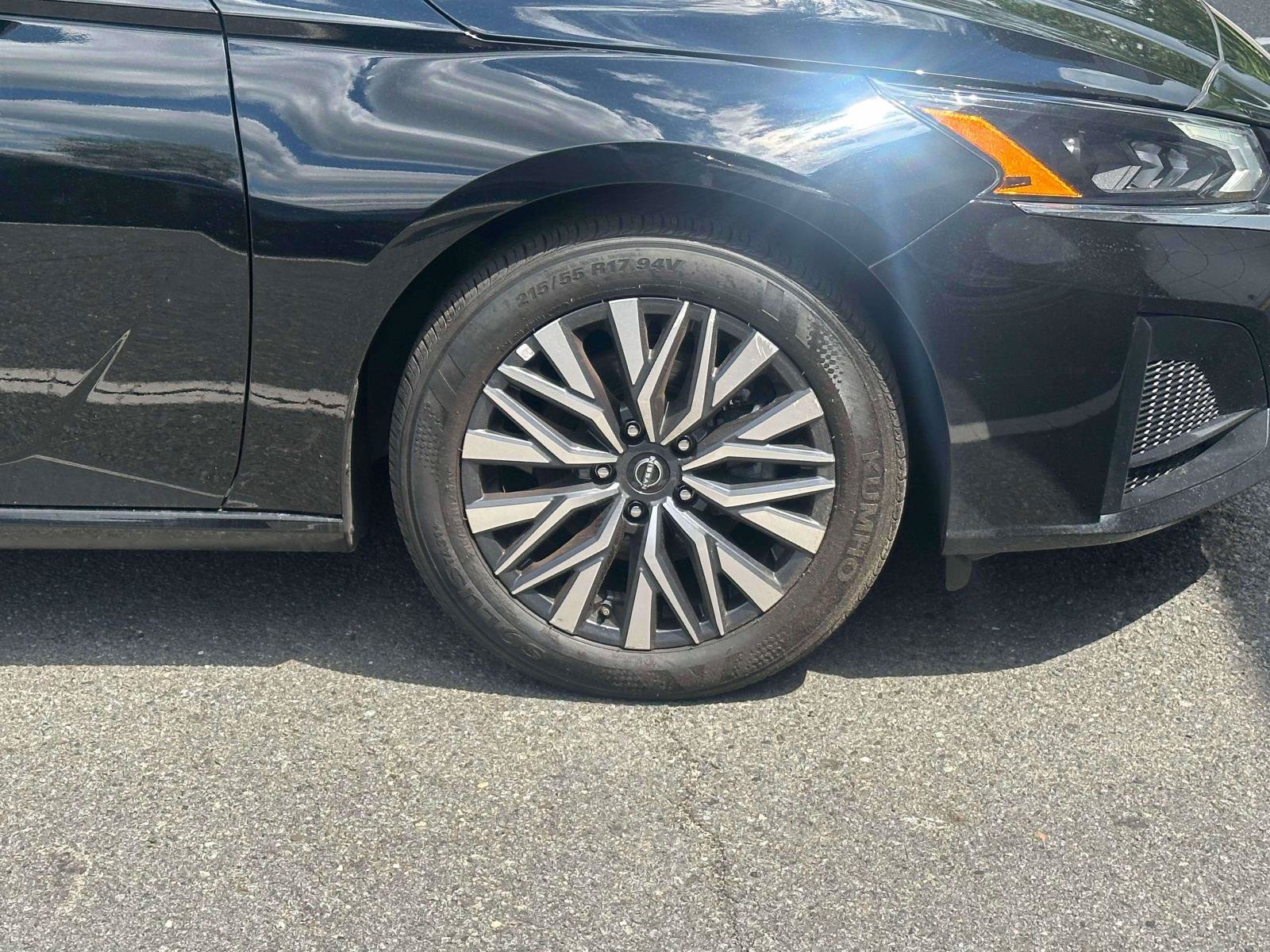 Used 2025 Nissan Altima 2.5 SV FWD image 6