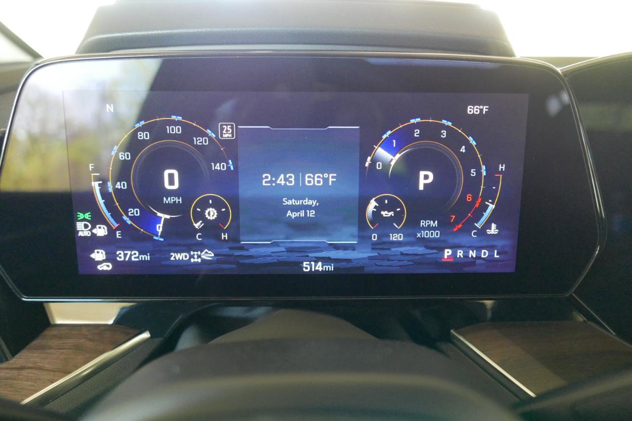 Used 2025 Chevrolet Suburban High Country image 13