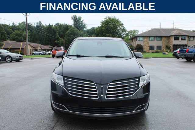 Used 2019 Lincoln MKT AWD image 3
